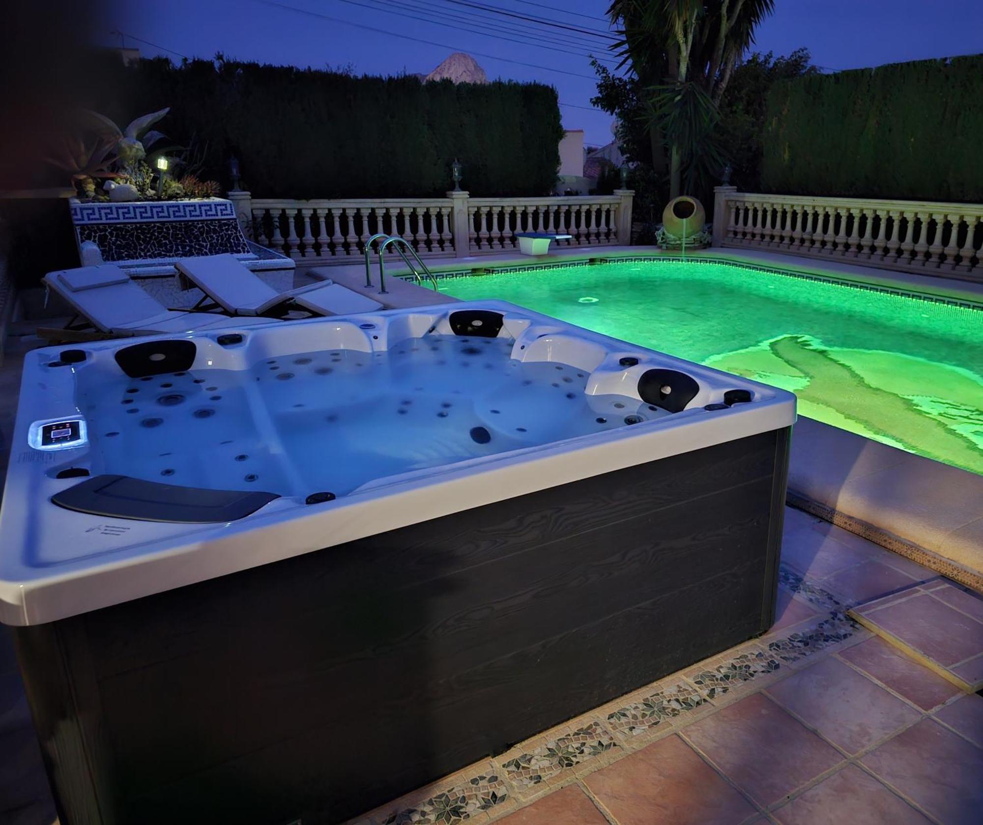 Luxury Villa - Pool, Hot Tub, Aircon, Tvs, Home Cinema, Office, Gbit Internet, Sports Equipment Кальпе Екстер'єр фото